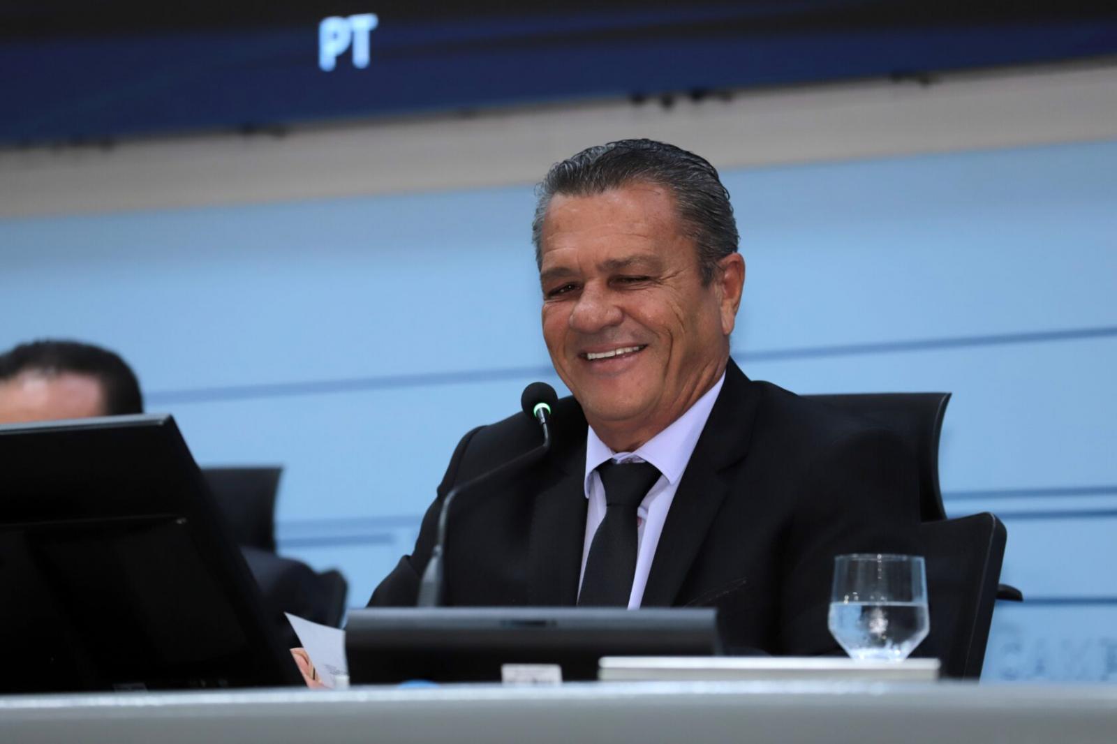 Vereador Delei Pinheiro encerra mandato com avanços nos serviços públicos e projetos sociais e reafirma compromisso para 2025 com habitação e assuntos fundiários.