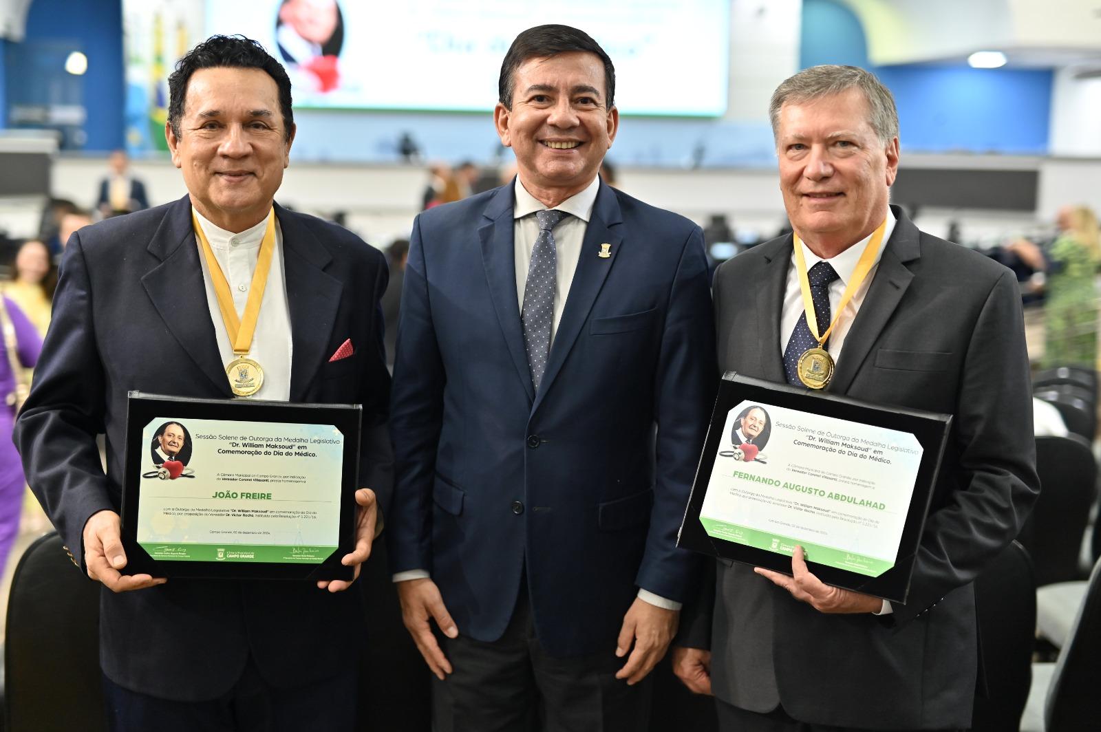 Vereador Villasanti homenageia ginecologista e cirurgião plástico em Solenidade voltada ao “Dia do Médico”.