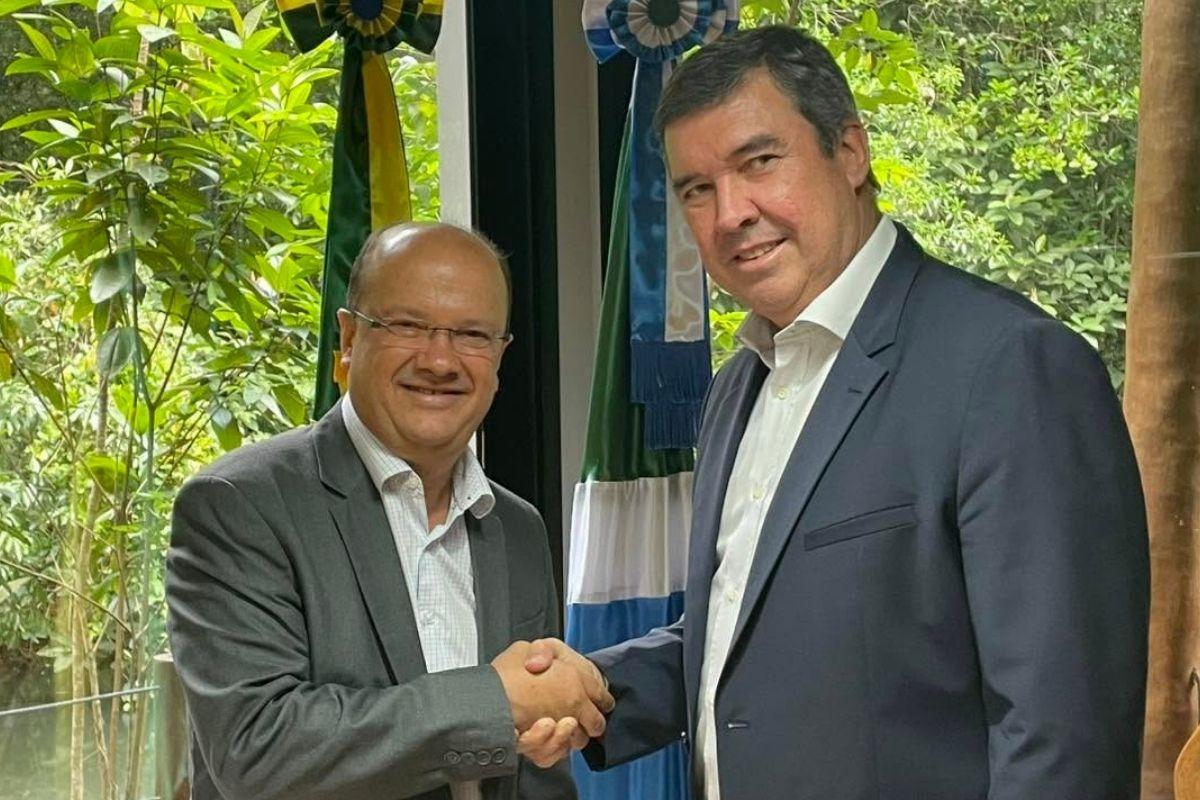 O Governador Eduardo Riedel anuncia férias e Barbosinha assume o  comando do Governo em Mato Grosso do Sul: ‘Riedel vai ter um descanso com a família’