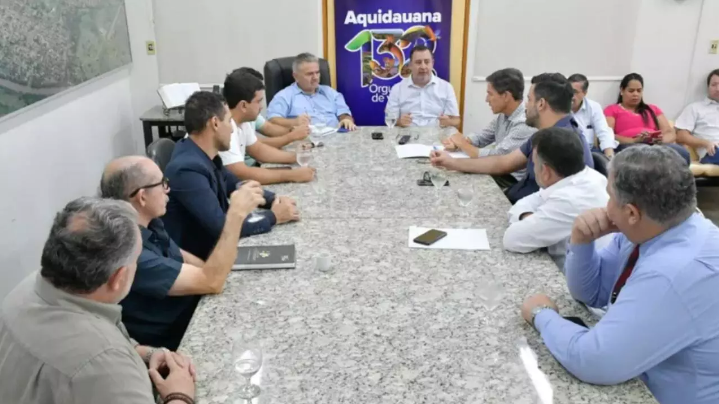 O Governo do Mato Grosso do Sul se reúne em Aquidauana e anuncia R$ 15,8 milhões para drenagem e asfalto.