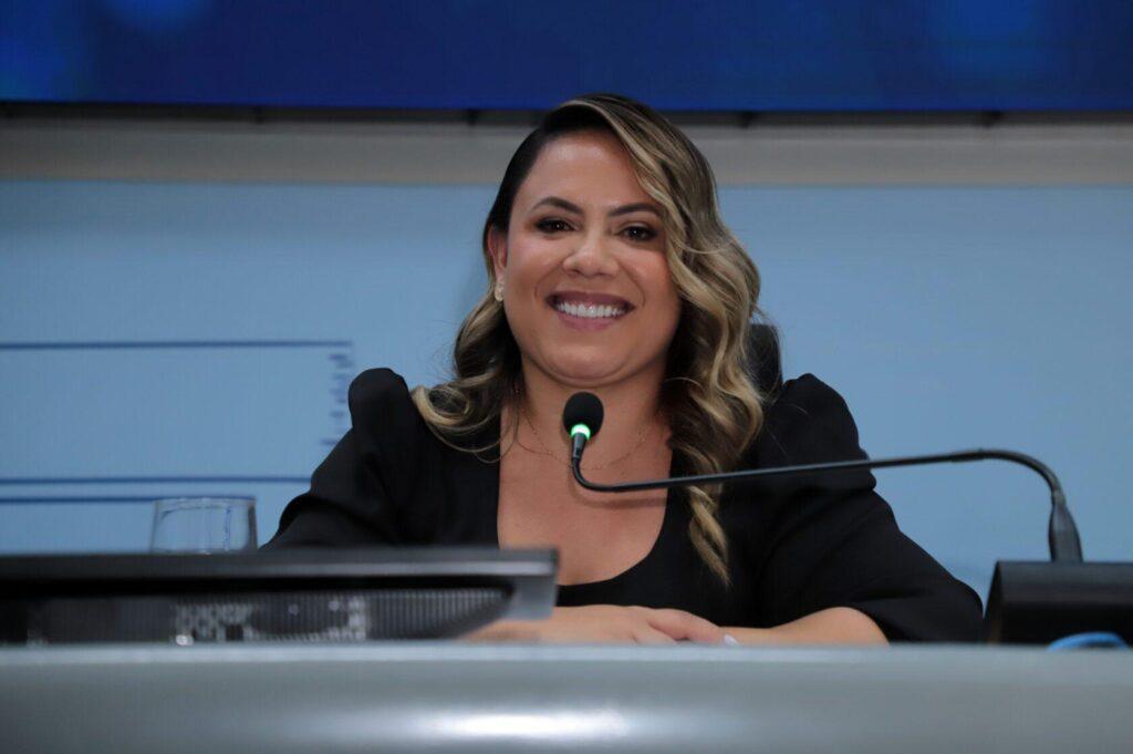 Primeira mulher de direita do partido PL na Câmara Municipal, Ana Portela toma posse e apoia chapa vencedora da Mesa Diretora do novo presidente da casa de leis o Vereador Papy.