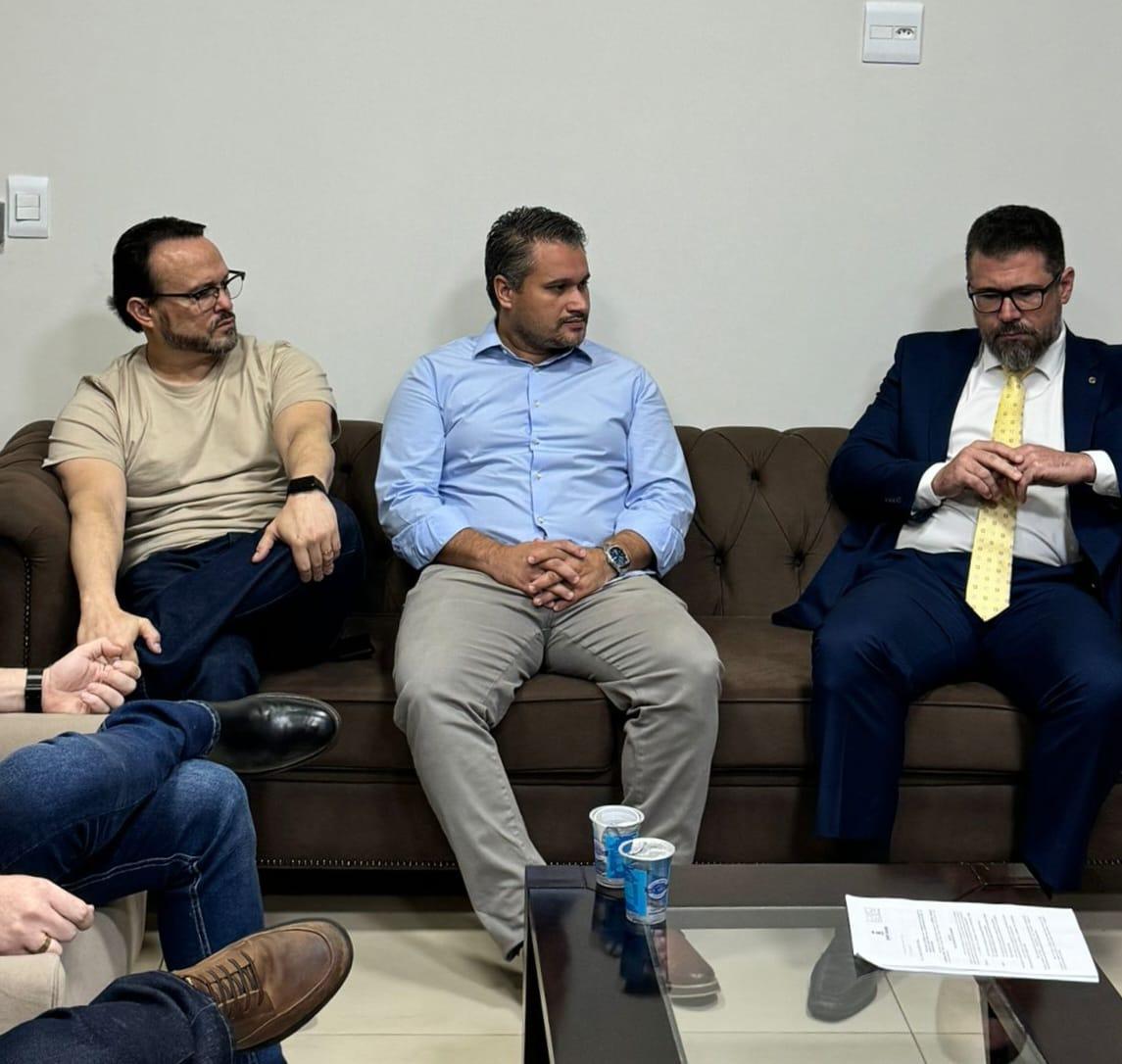 Vereador Dr. Livio participa de reunião com o Deputado Federal Marcos Pollon.