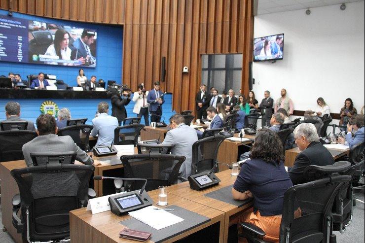 Ordem do Dia: Aprovados projetos que protegem mulheres em vulnerabilidade.