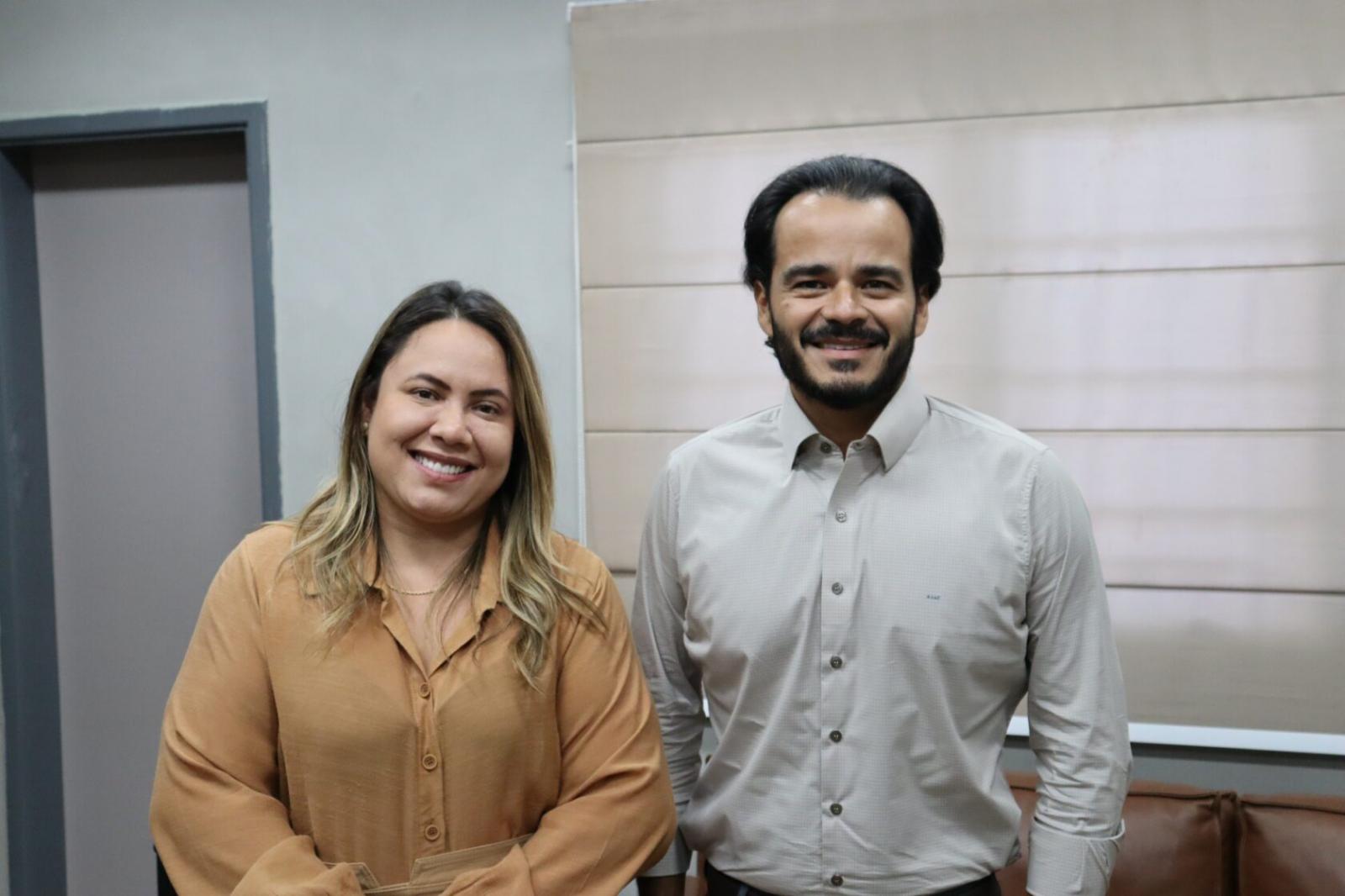 Vereadora Ana Portela recebe o Secretário-Executivo de Gestão Política, Markito Perez, em seu gabinete.