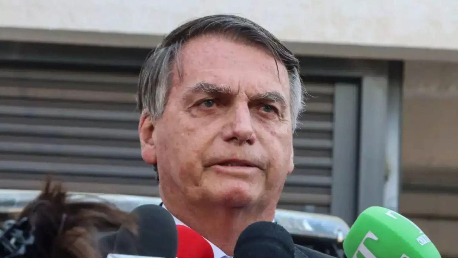  O ex Presidente Jair Messias Bolsonaro chora ao comentar sobre licença de filho deputado: “todo sacrifício é válido”