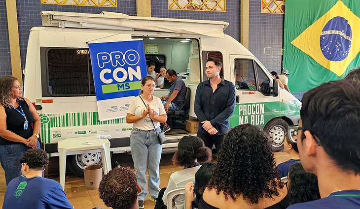 Procon de Mato Grosso do Sul recebe alunos durante ação em Campo Grande.