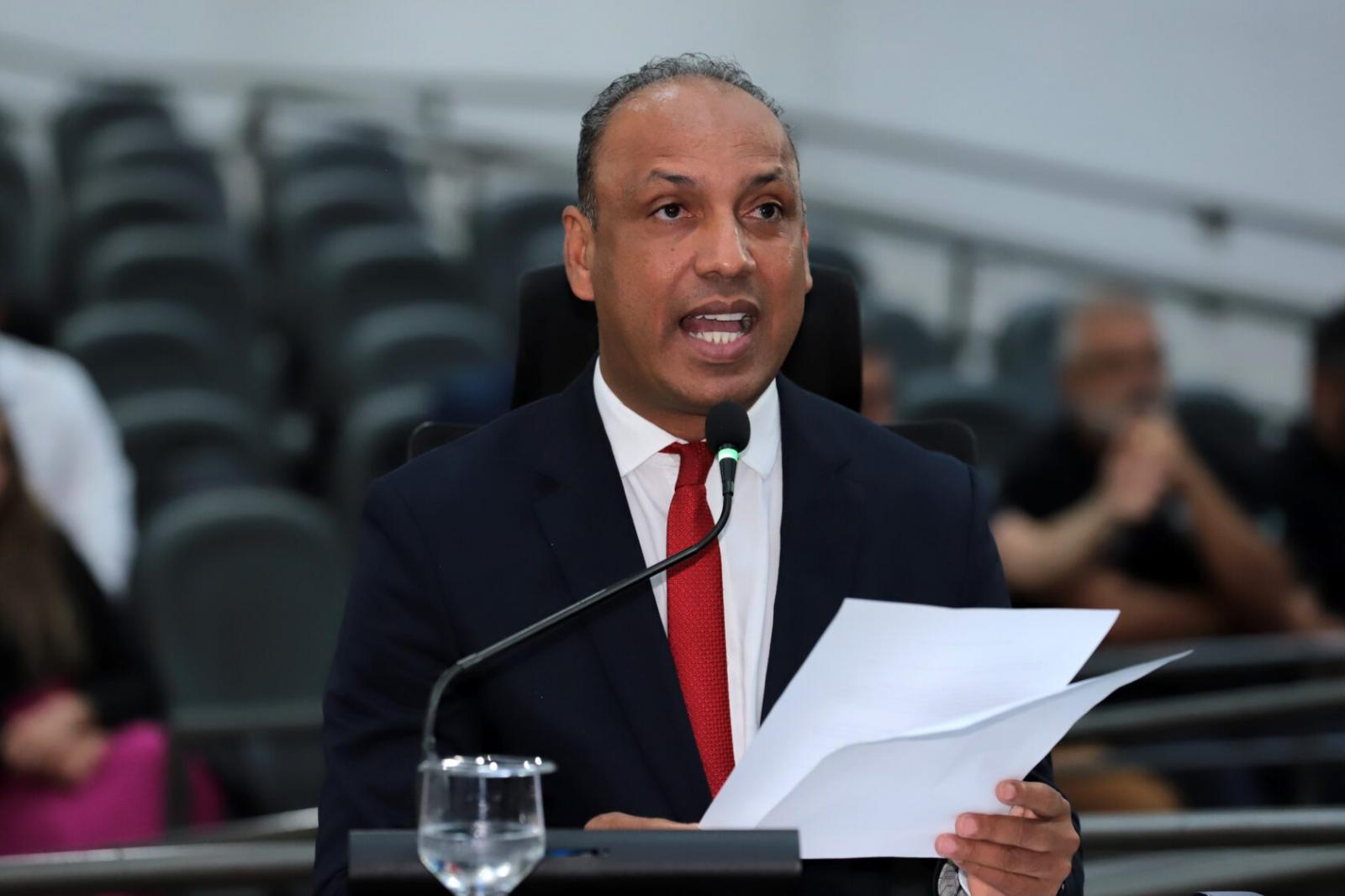 Projeto de Lei de Junior Coringa sobre Corredor Comercial no Jardim Centro Oeste é Aprovado em Primeira Votação.