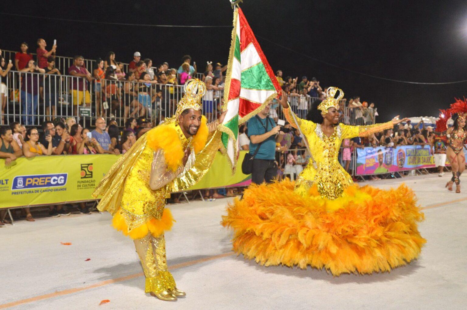 Segundo dia de desfiles encerra festividades com brilho e emoção em Campo Grande.