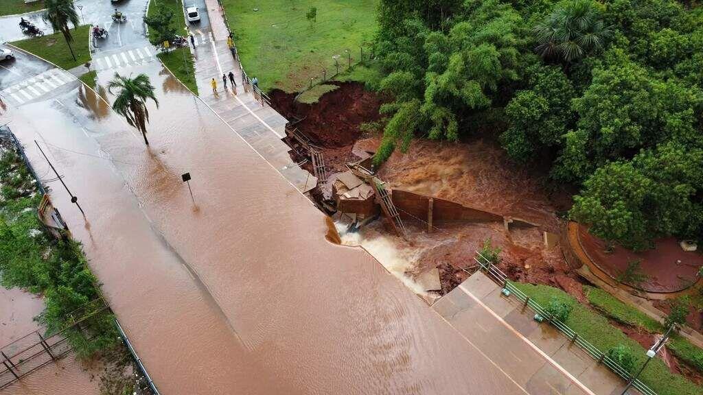 Sem dinheiro em caixa para nova obra, UFMS e Prefeitura Municipal de Campo Grande querem ajuda para desassorear Lago do Amor.