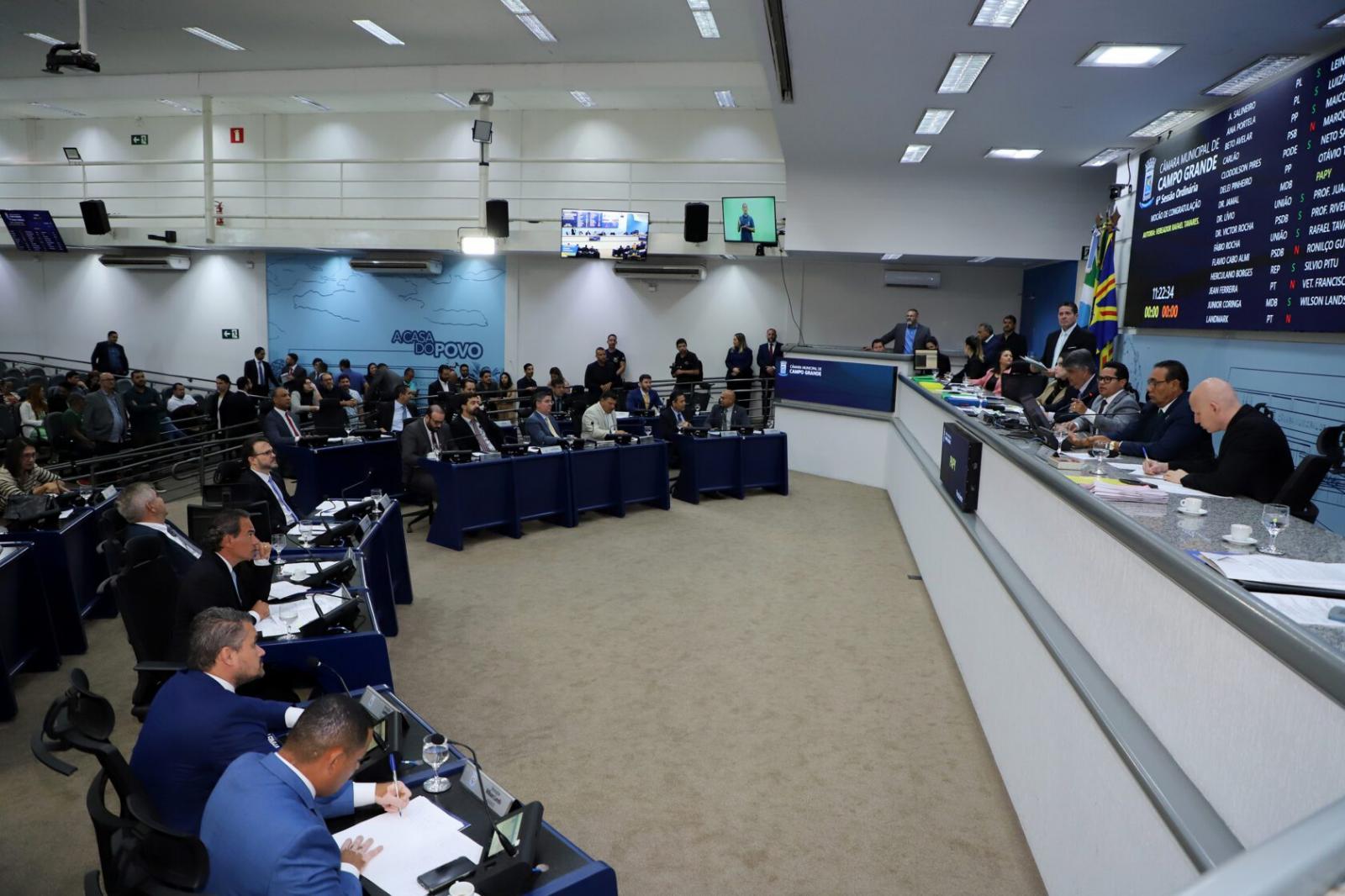 Vereadores da Câmara Municipal debatem veto a PL que dá gratuidade a mulheres vítimas de violência no transporte público.