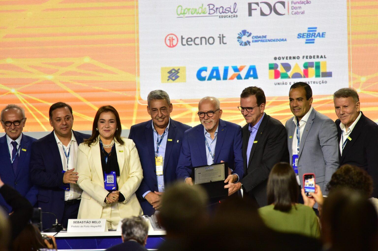 Adriane Lopes é eleita 3ª vice-presidente da FNP e fortalece protagonismo feminino entre prefeitos do Brasil.