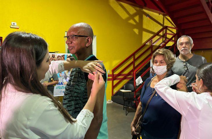 Dia da Saúde: campo-grandenses aderem ao drive da vacinação e impulsionam imunização contra a Influenza.