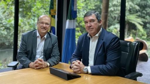 O Governador Eduardo Riedel se licencia do cargo por oito dias e Barbosinha assumirá o governo.