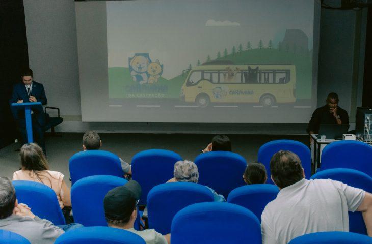 Governo de MS inicia Caravana da Castração com formação técnica e meta de castrar 20 mil cães e gatos.