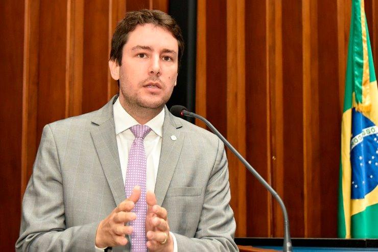 João Henrique aponta falhas no Seguro Defeso e defende alternativa para pescadores.