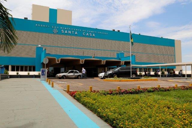 Reunião discute negociação de dívidas e encontro com ministro para resolver crise da Santa Casa.