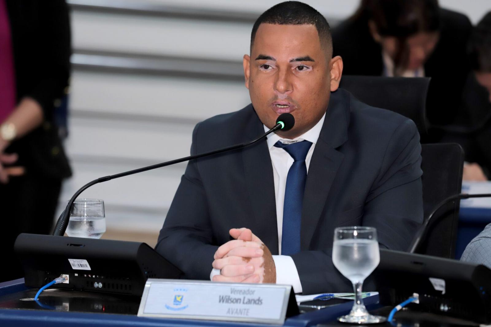 Vereador Wilson Lands Solicita Operação Tapa-Buraco em toda extensão na Rua Evelina Figueiredo Selingardi/José Carlos Silva de Almeida, no Parque do Sol e Centenário.