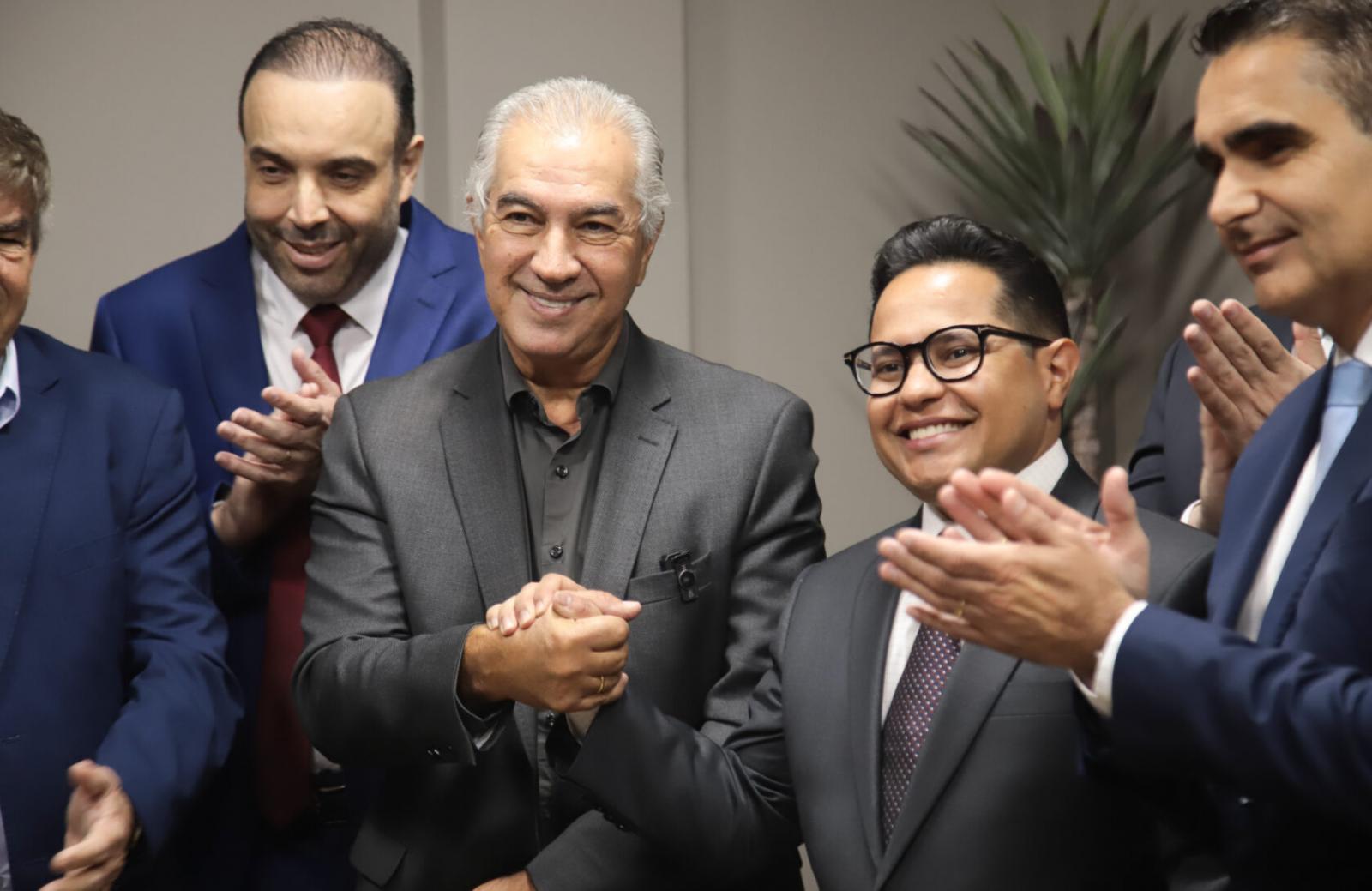 Ex-governador Reinaldo Azambuja visita a Câmara CG e debate desenvolvimento da Capital com vereadores.