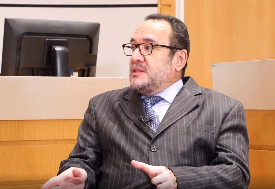 Filho de desembargador ganhou ação de R$ 16 milhões após pai intermediar reunião com magistrados.