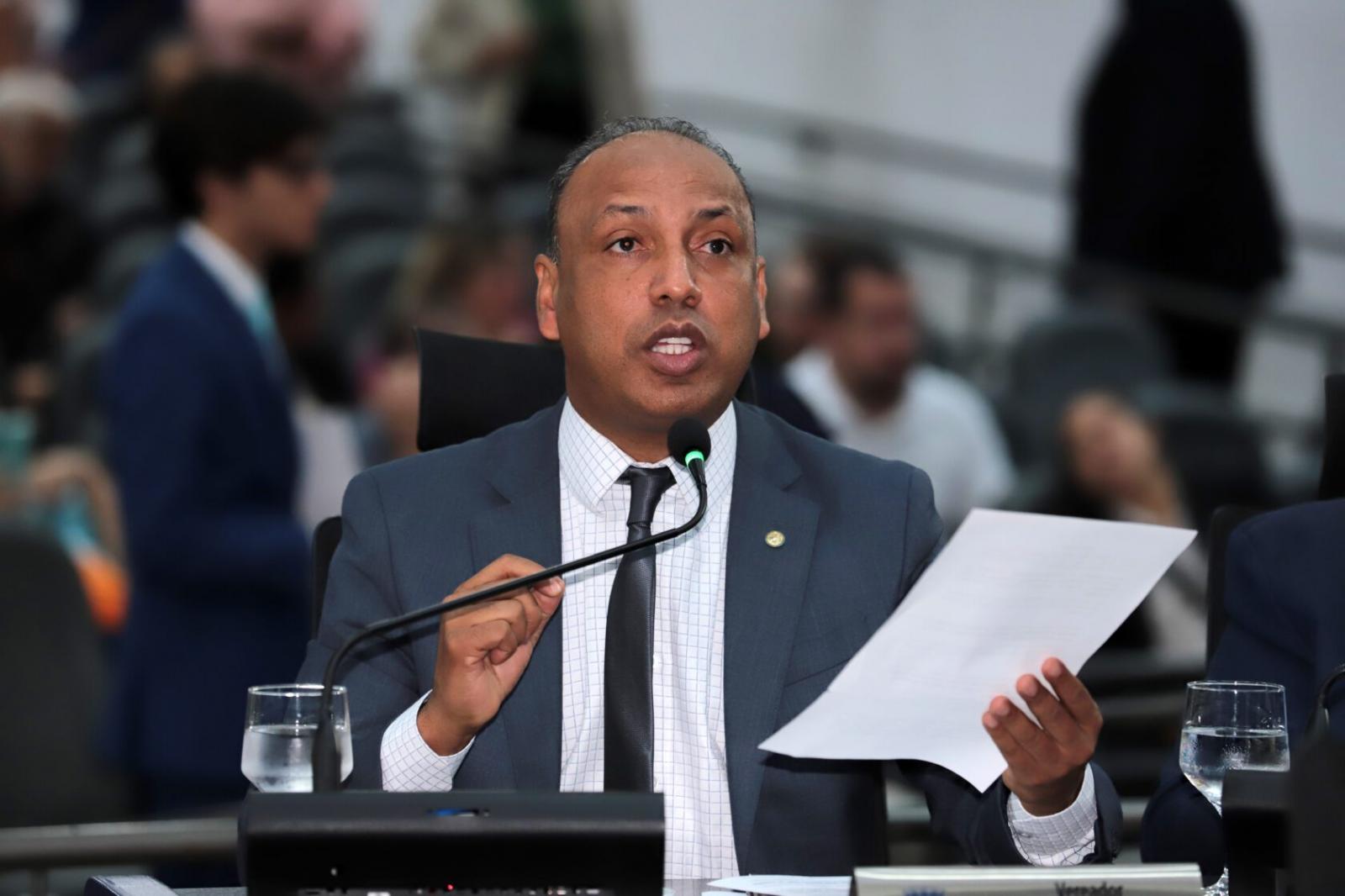 Junior Coringa protocola novas indicações para melhorias em bairros de Campo Grande.