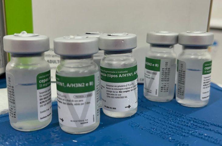 MS lança plano emergencial e investe R$ 825 mil para reforçar vacinação contra influenza.