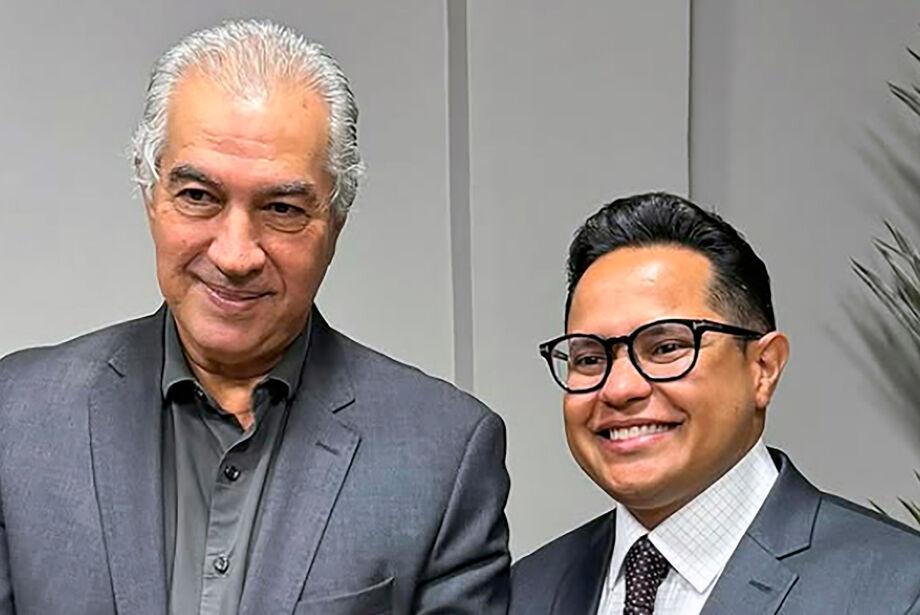 O Reinaldo Azambuja descarta decidir agora sobre o PL, mas espera ter o apoio do ex Presidente Jair Messias  Bolsonaro.