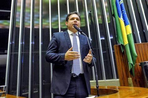 Presidente da Câmara critica governo após aumento do IOF: 'Brasil não precisa de mais imposto'