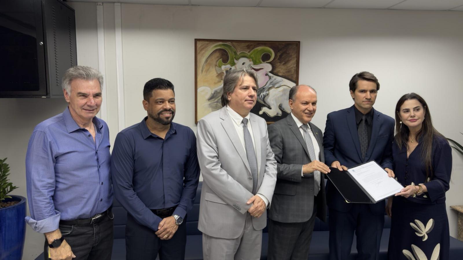 Vereador Professor Riverton acompanha entrega de dossiê da BR-163 ao MPF e reforça compromisso com solução urgente para a rodovia.
