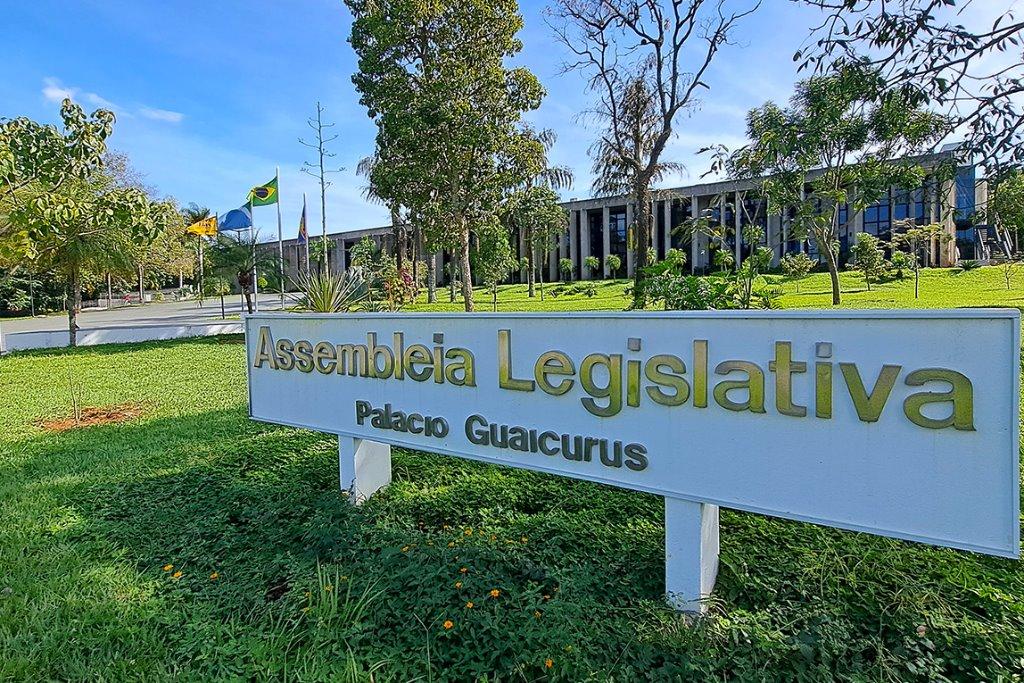 Agenda: Visita de escola, reuniões, capacitação e sessões movimentam ALEMS.