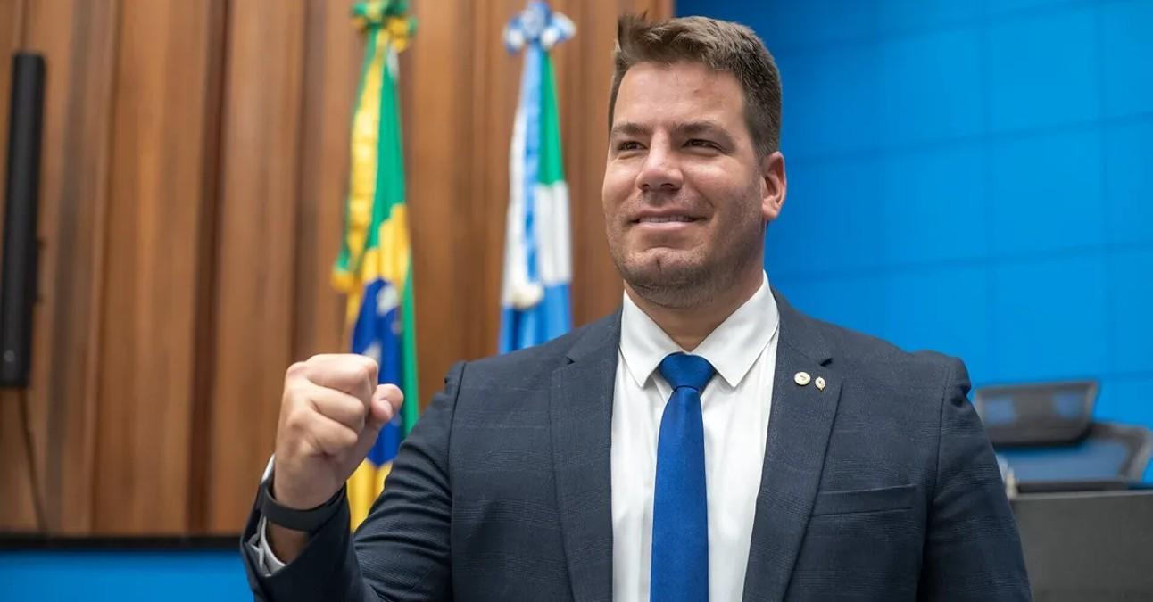 Capitão Contar recebe convite do Novo para disputar em 2026, mas não descarta a sua  volta ao partido liberal  PL.