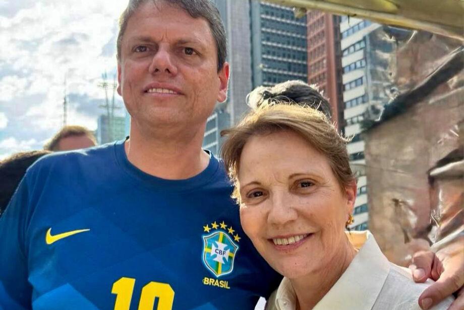 Com a Senadora Tereza Cristina cotada a ser vice, centro-direita quer induzir o ex presidente Jair Messias  Bolsonaro a apoiar o Governador de São Paulo Tarcísio.