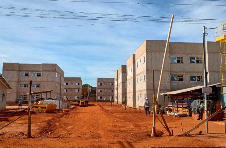Com sorteio ao vivo, 30 famílias de MS são contempladas em programa de habitação popular.