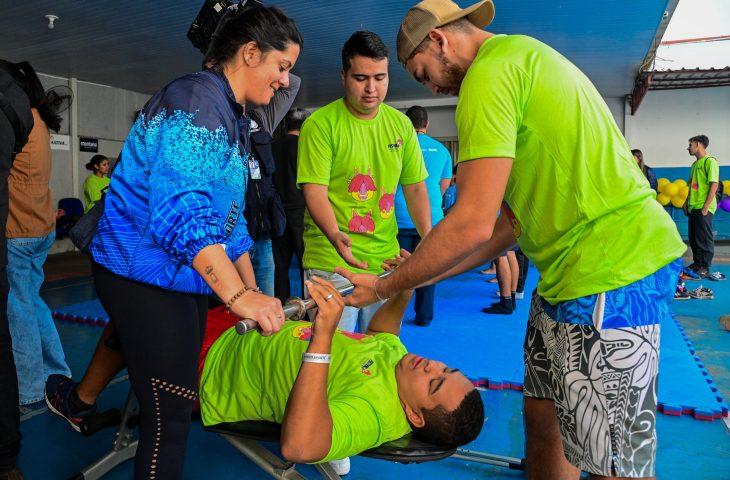 Crianças e jovens vivenciam o paradesporto pela primeira vez no Festival Paralímpico em MS.