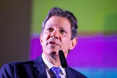 Haddad demite auditor da Receita preso na Lava Jato.