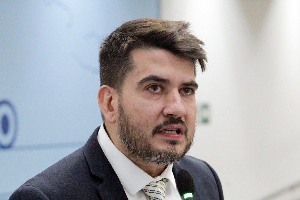 Projeto de Tavares exige exame toxicológico e antecedentes criminais para quem trabalha com crianças em Campo Grande.