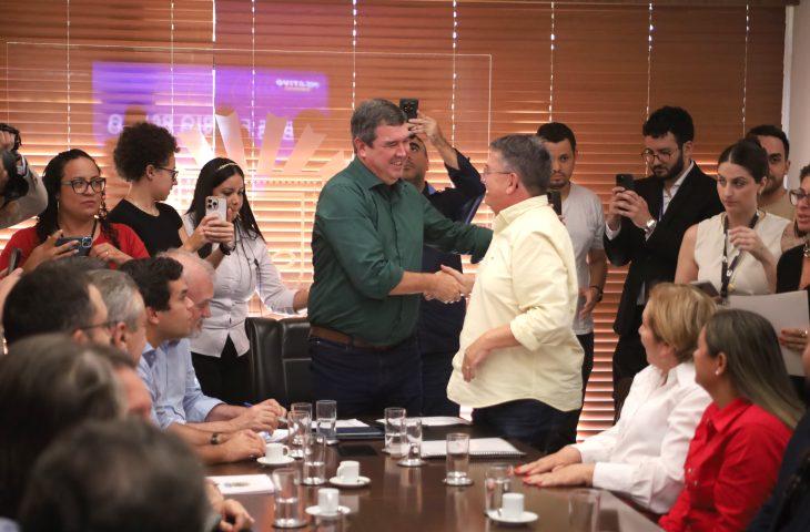 Ribas do Rio Pardo ganha pavimentação de bairros e ordem de serviço para obra de acesso ao Polo Industrial.