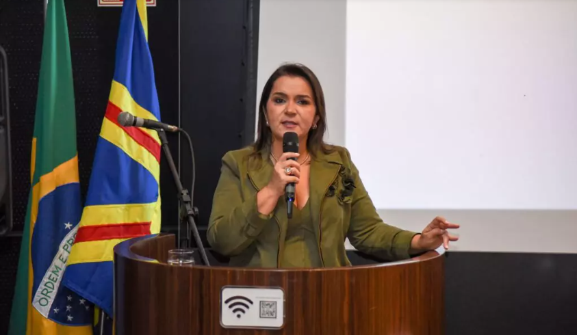 A Prefeita  Adriane Lopes anuncia mais cortes de gastos em secretarias de Campo Grande.
