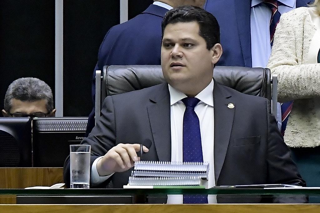 Alcolumbre contraria PL e mantém recesso parlamentar no Senado.