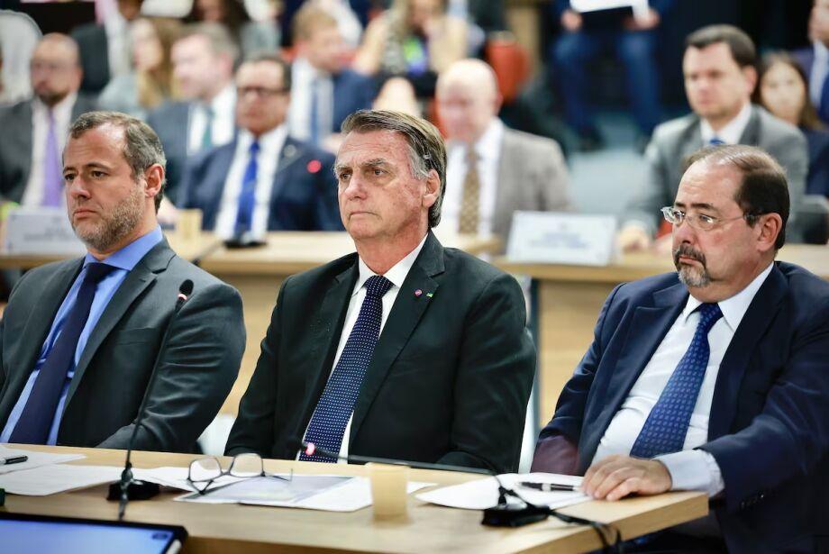 Defesa diz que Bolsonaro não sabia sobre proibição de entrevistas; leia alegação na íntegra.