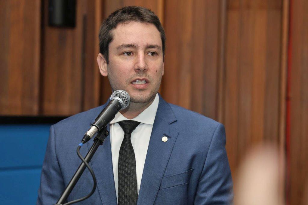 Medidas de segurança para proteger o trabalho dos conselheiros tutelares são propostas.