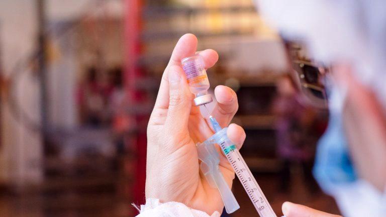 Sesau reforça cuidados contra vírus respiratórios mesmo com queda nos casos.