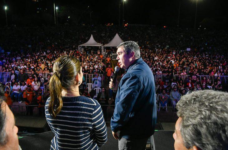 Com apoio do Governador Eduardo Riedel do Estado, Marcha para Jesus reúne milhares de jovens em Campo Grande.