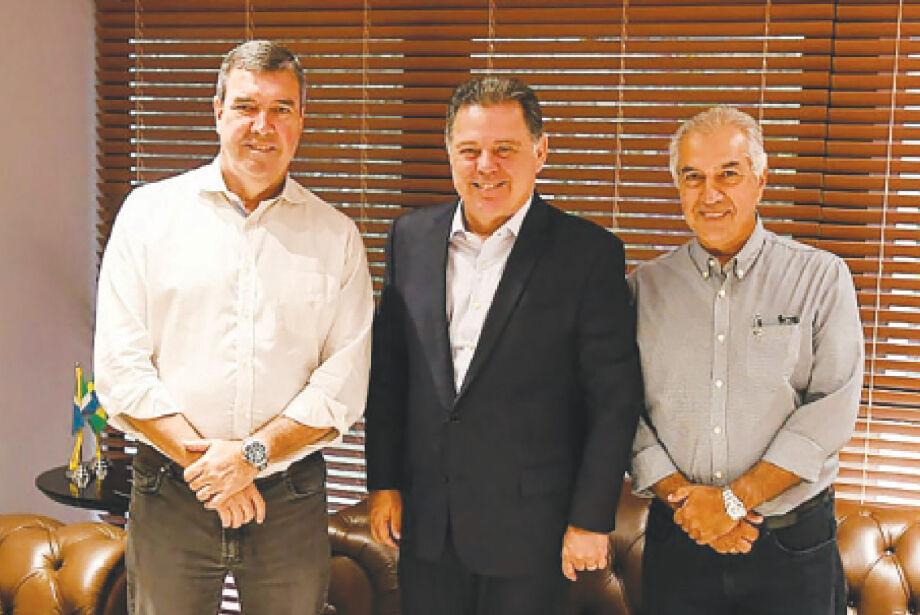 De saída do PSDB, o Reinaldo Azambuja e o Governador Eduardo Riedel têm encontro com Perillo na Capital.