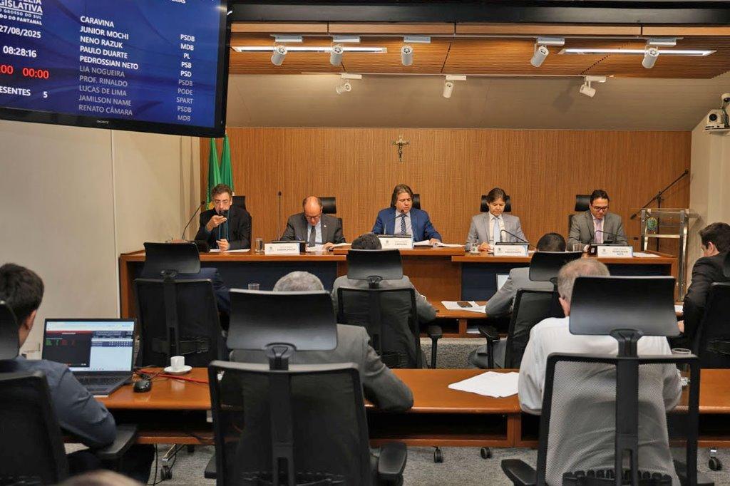 Deputados da Assembleia Legislativa do MS pede vistas de projeto de lei que altera regras para micro e pequenas empresas.