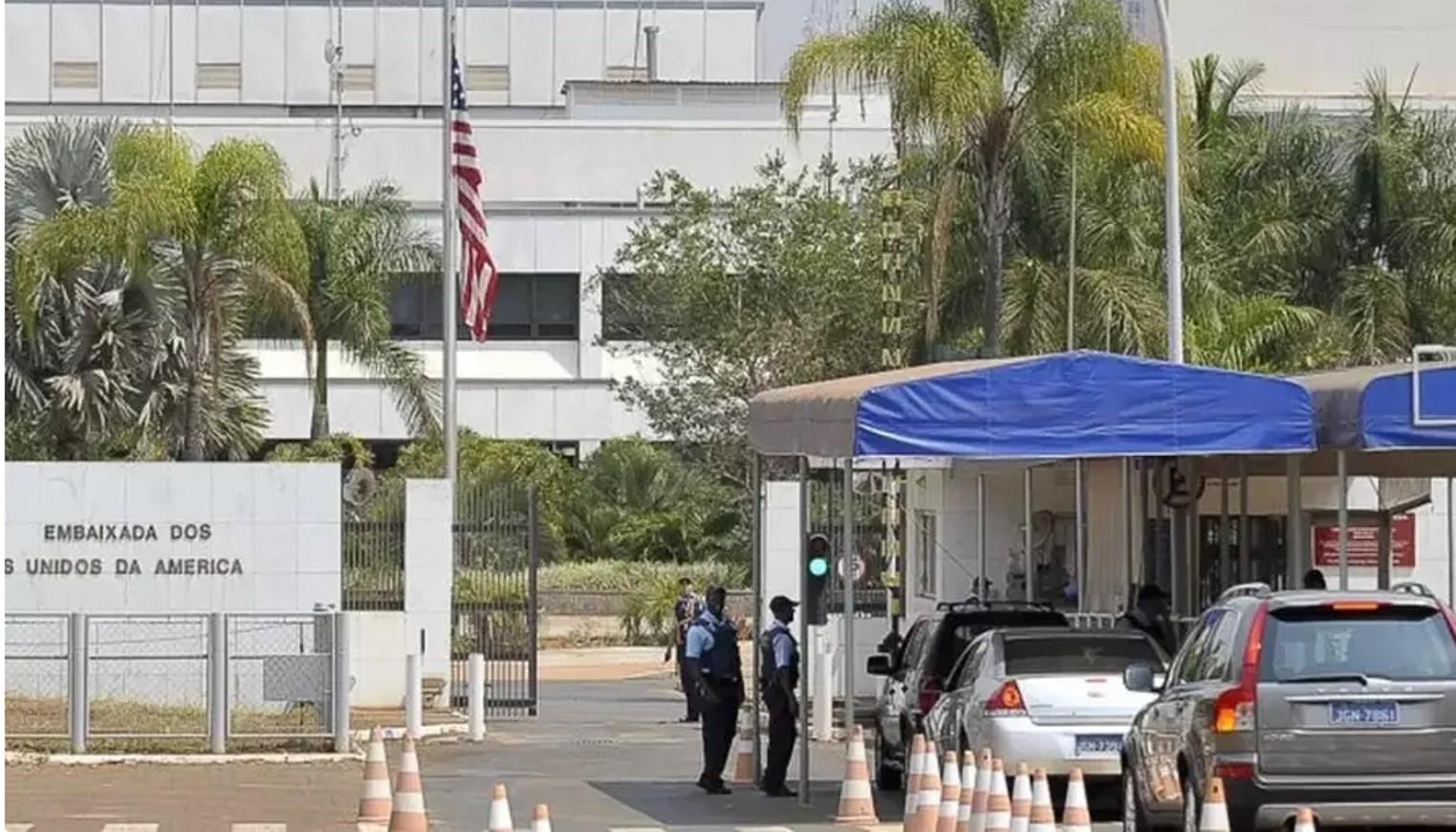 Embaixada dos Estados Unidos exige que solicitantes de visto deixem rede social aberta para checagens.