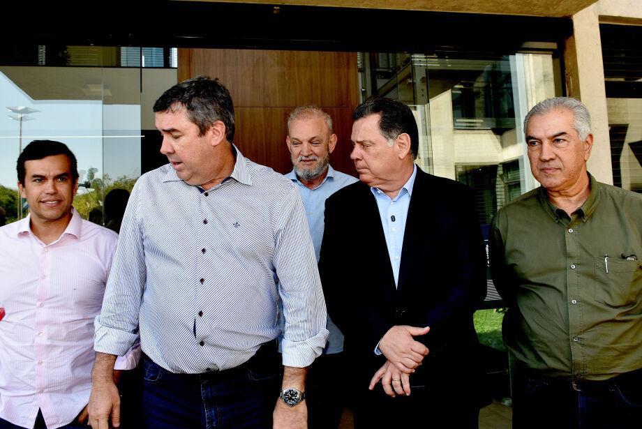 Ex Governador Reinaldo Azambuja sai do partido PSDB, mas diz que deputados federais ficarão no ninho.