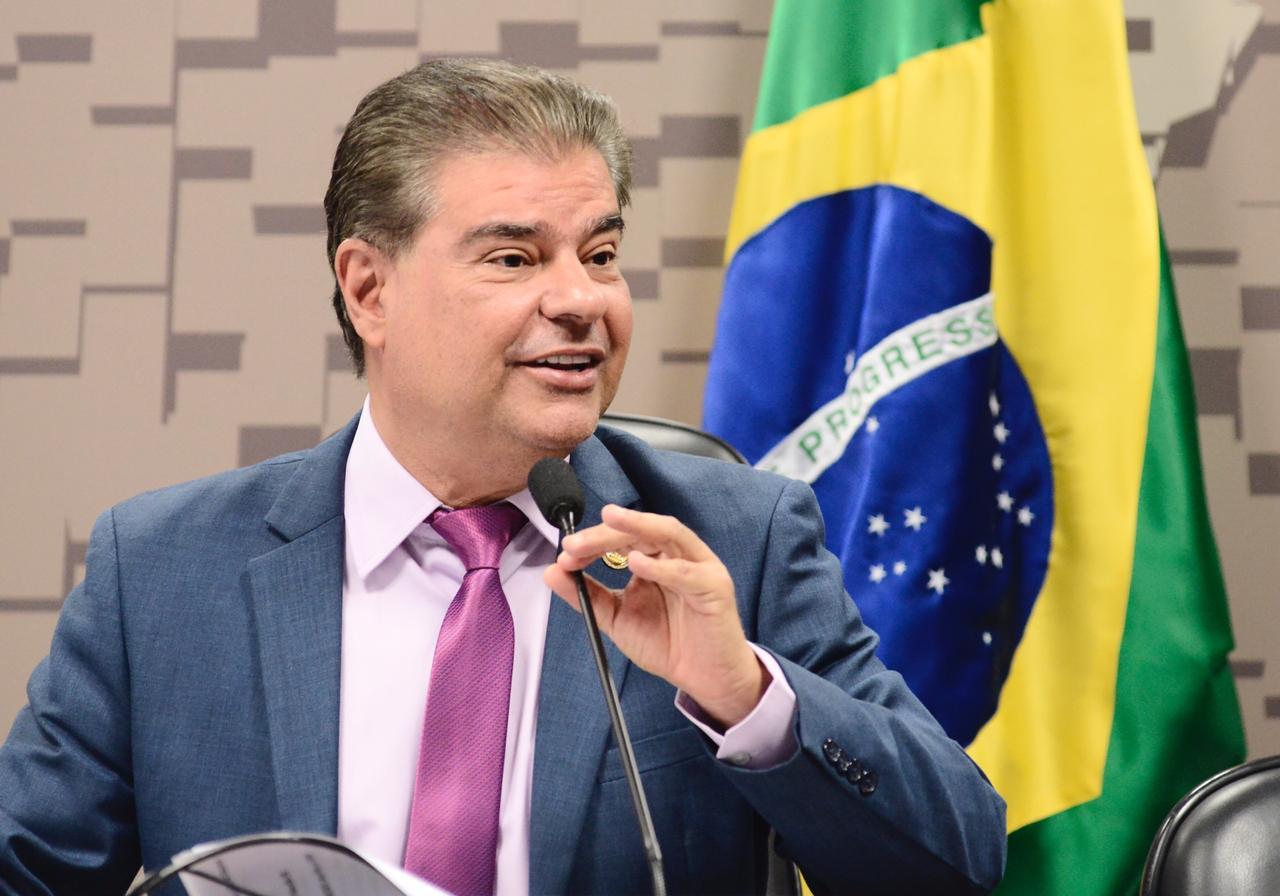 O Senador Nelsinho Trad reclama que irmãos com viés 