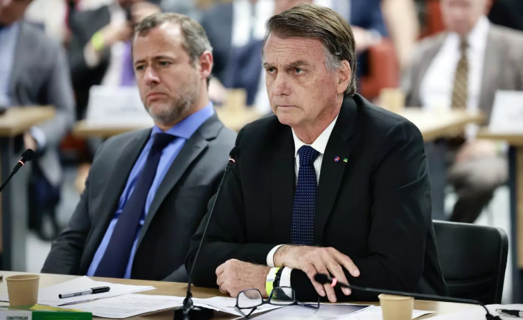 ‘Perseguição’, classifica partido Liberal PL de Bolsonaro sobre decretação de prisão domiciliar pelo STF.