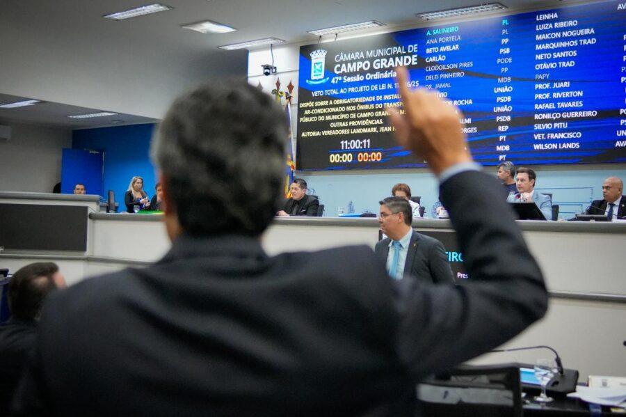 Câmara mantém veto ao projeto do ‘Ar no Busão’, mas Landmark garante que luta continua.