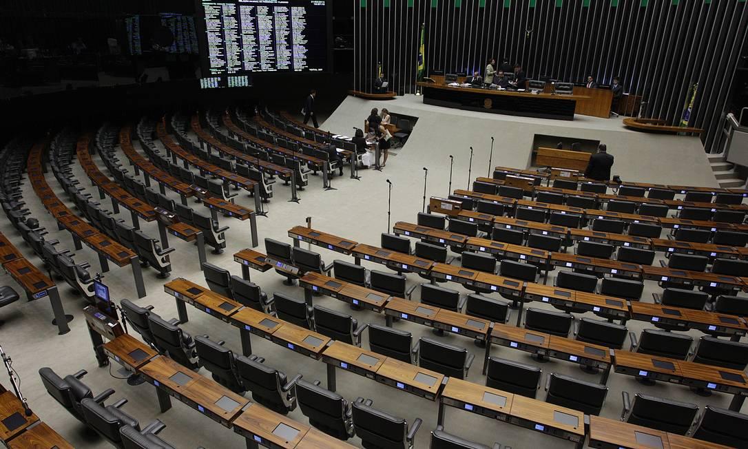 Deputados Federais querem proibir uso de carroças e de animais em circos.